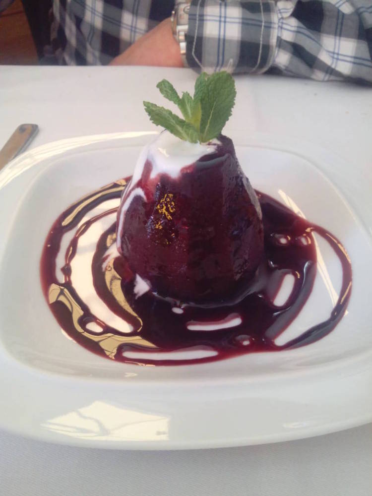 Peras al vino rellenas con crema de queso 5