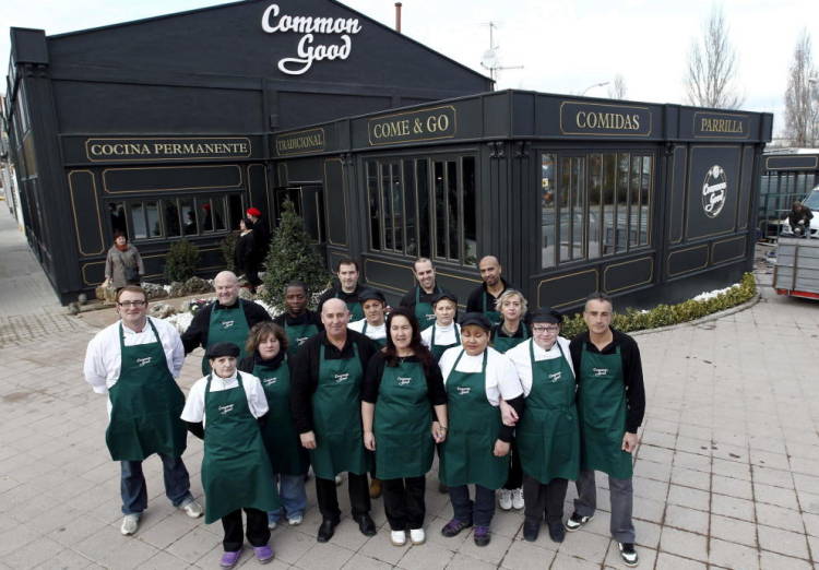 Grupo de parados abre un restaurante 'low cost' con raciones a 1 euro