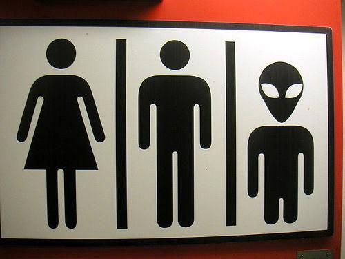 Los carteles de WC más curiosos del mundo que hayas visto en bares y restaurantes 8