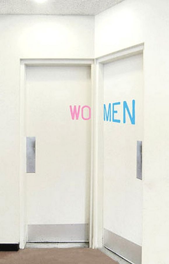 Los carteles de WC más curiosos del mundo que hayas visto en bares y restaurantes 14