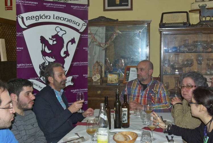 Cata de Hidromiel Filípides y apoyo Casa de León en Madrid 2