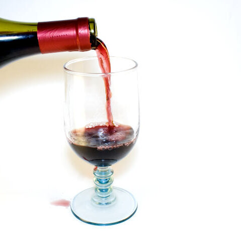 Los 5 beneficios para la salud de beber vino tinto