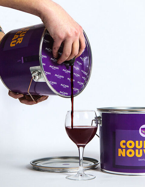 ¿Qué te parecería si te mandasen el vino en latas de pintura? 3