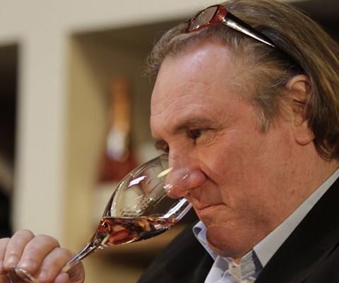 De lo mejor del año: Depardieu reconoció beber 14 botellas de vino al día 1