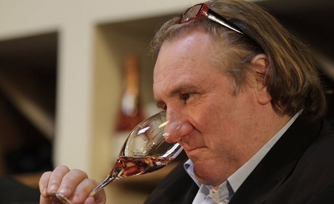 De lo mejor del año: Depardieu reconoció beber 14 botellas de vino al día 1