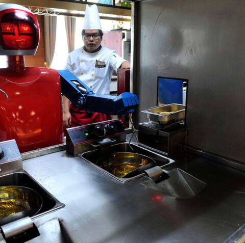 Abre en China el primer restaurante llevado por robots: Wall.e 1