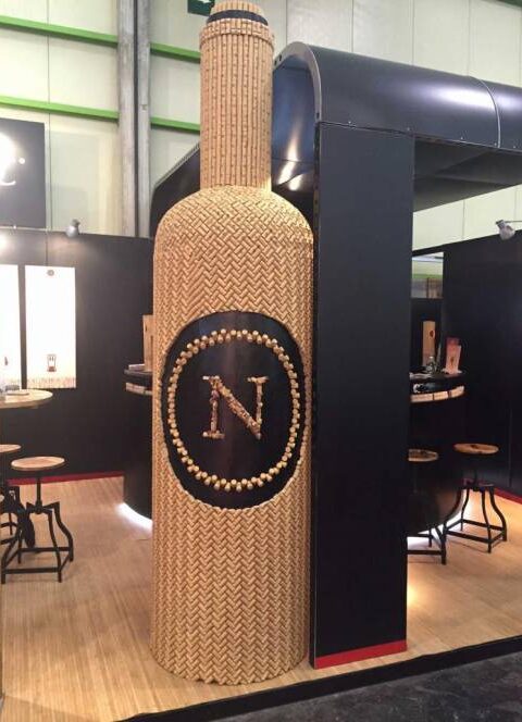 Nomacorc presenta la botella de vino más grande del mundo hecha con tapones sintéticos 1