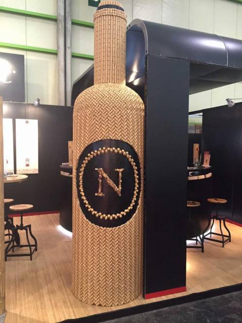 Nomacorc presenta la botella de vino más grande del mundo hecha con tapones sintéticos 1