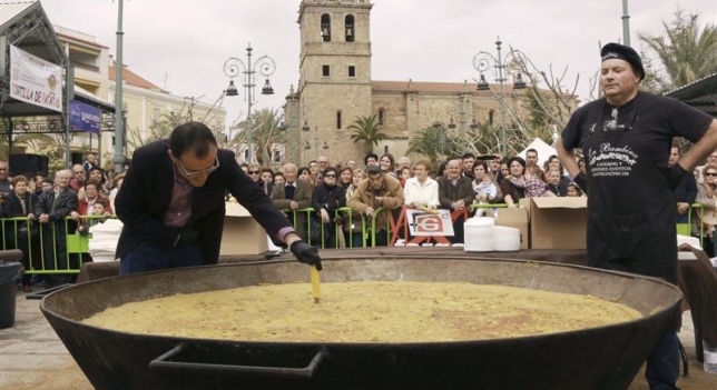 3.700 huevos para la tortilla de patatas más grande de España 1