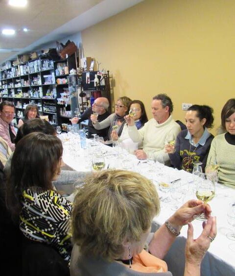 La Ruta do Viño Rías Baixas celebró la primera de las sesiones del ciclo de catas comentadas de este año 1