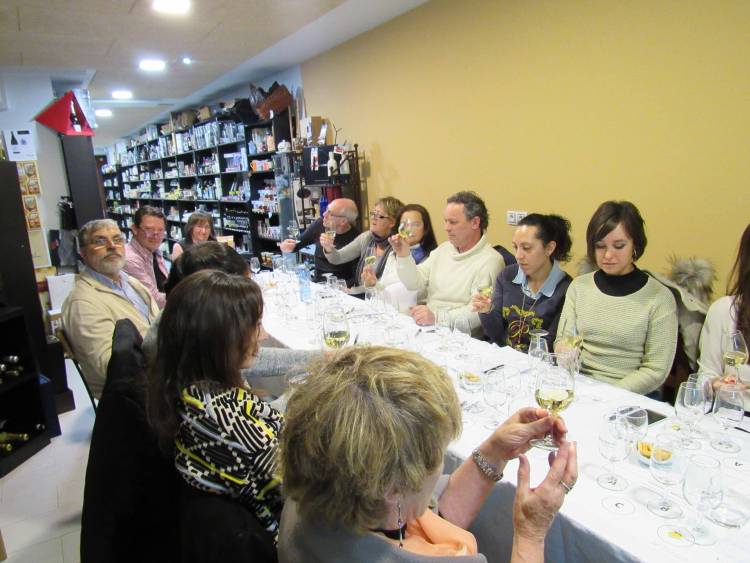 La Ruta do Viño Rías Baixas celebró la primera de las sesiones del ciclo de catas comentadas de este año 1
