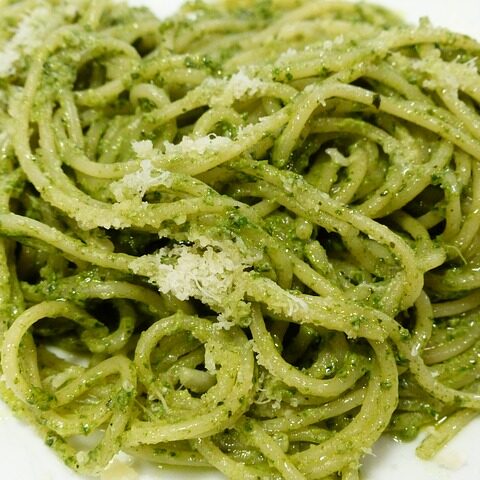 Espagueti en salsa verde con parmesano 1