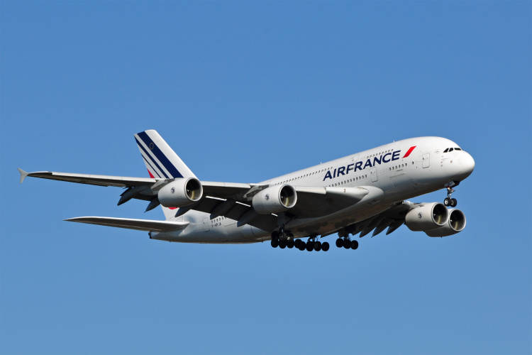 Cazas norteamericanos escoltan a avión francés hasta Nueva York por amenaza terrorista