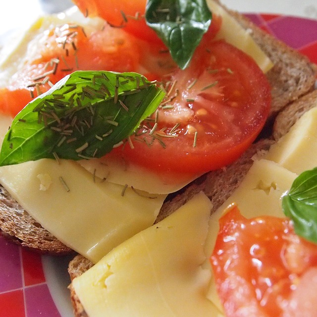 Sandwich de queso y tomate especiado 1