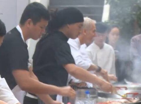 9 cocineros extranjeros compiten por hacer la mejor fideuá en Pekín 1