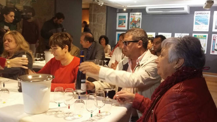 Veinte asociados de ONCE Galicia participan en el Taller de Memoria Sensorial para Invidentes organizado por la Ruta do Viño Rías Baixas