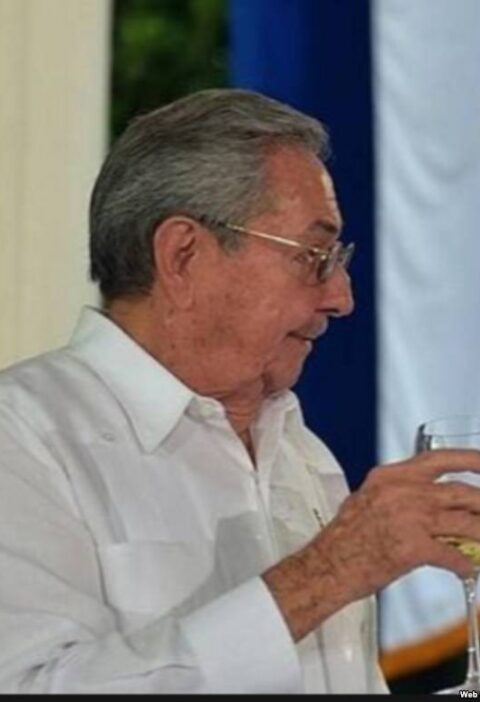 100 Bodegueros californianos a convencer a Raúl Castro en Cuba 1