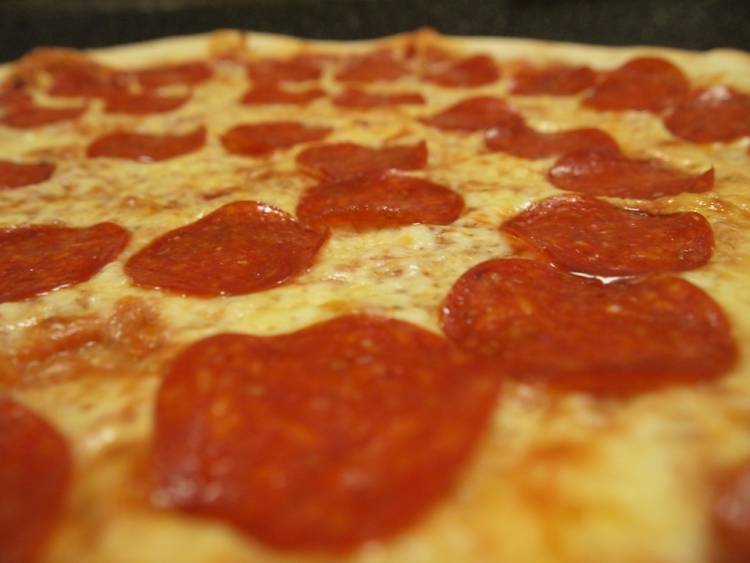 Pizza de pepperoni y queso