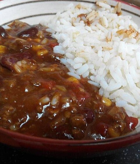 Chili con carne y arroz blanco 2