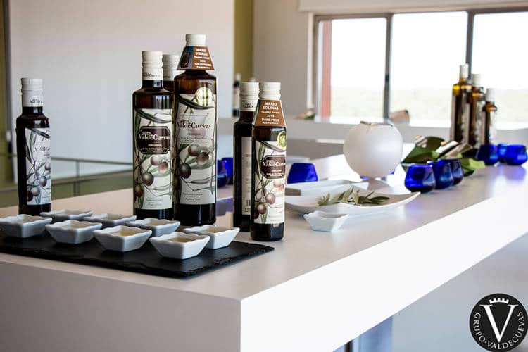 Pago de Valdecuevas, Medalla de Plata en el Concurso Internacional de aceites de oliva virgen extra de Los Ángeles 1