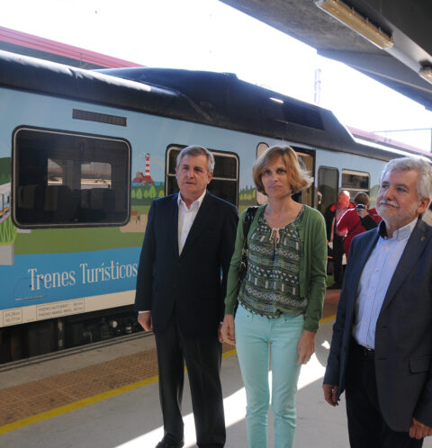 Primer viaje del Tren del Vino de la Ribeira Sacra ayer que inaugura la temporada de verano de 'Galicia a todo tren' 1