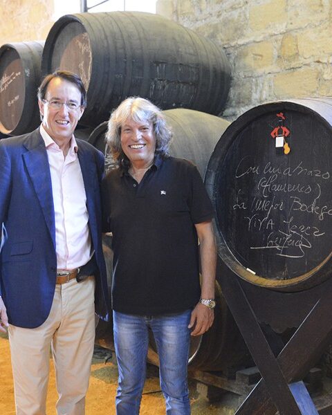 José Mercé signs on a González Byass barrel 1
