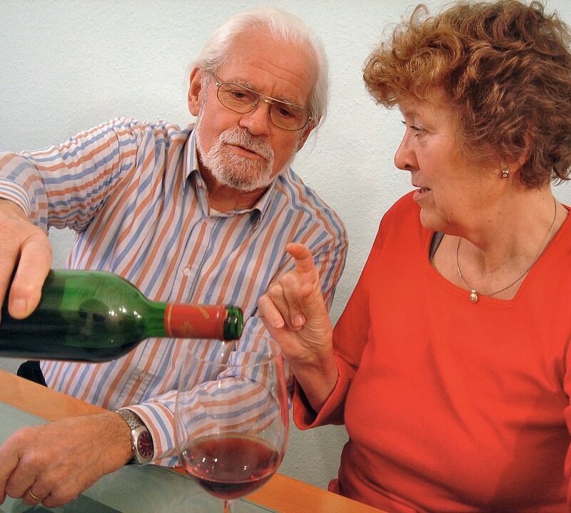 Las personas mayores si se benefician del consumo moderado de alcohol para su salud 1