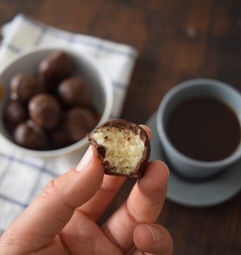 Bombones de chocolate y coco muy sencillos 1