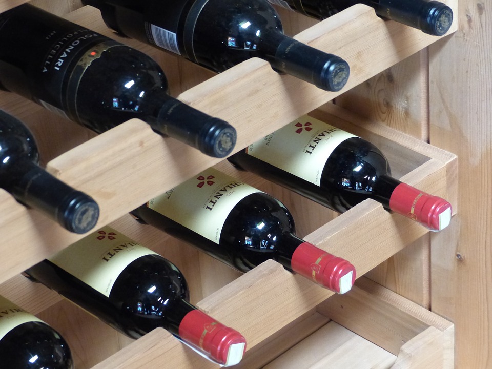 Más de 15.000 botellas y 51.000 etiquetas falsas en un nuevo fraude de vino ahora en Italia