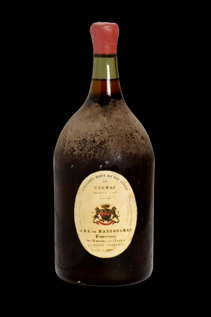 Una botella de Cognac Massougnes 1801 vendida por 245000 euros 1
