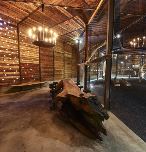 Bodega Mexicana que se construye con reciclaje de madera y tierra apisonada 1