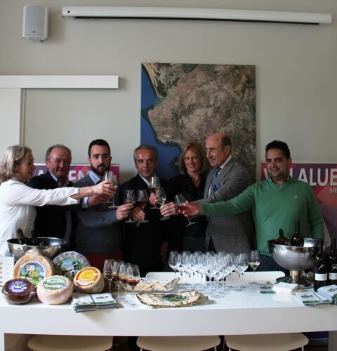 Maridaje de quesos de Villaluenga y vinos de Jerez en la firma de un acuerdo entre ambos 1