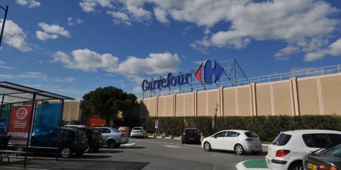 Miles de manifestantes en la región de Languedoc-Roussillon contra el vino español 1