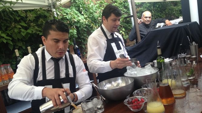 El vino de Jerez y la manzanilla de Sanlúcar animan la Feria de Abril 1