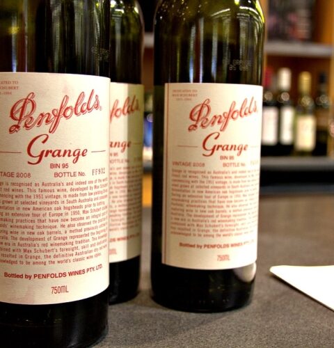 Una botella de Penfolds Grange 1951 establece el récord del vino más caro pagado en Australia 1