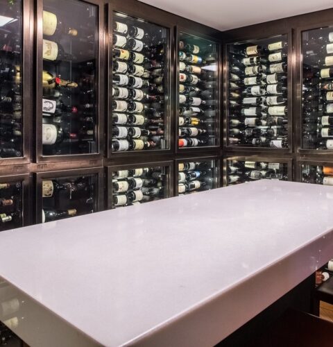 Recaudó 8 millones de libras para abrir el primer club de vinos de socios privados del mundo con 26.000 botellas en una bodega de estilo Fort Knox 1